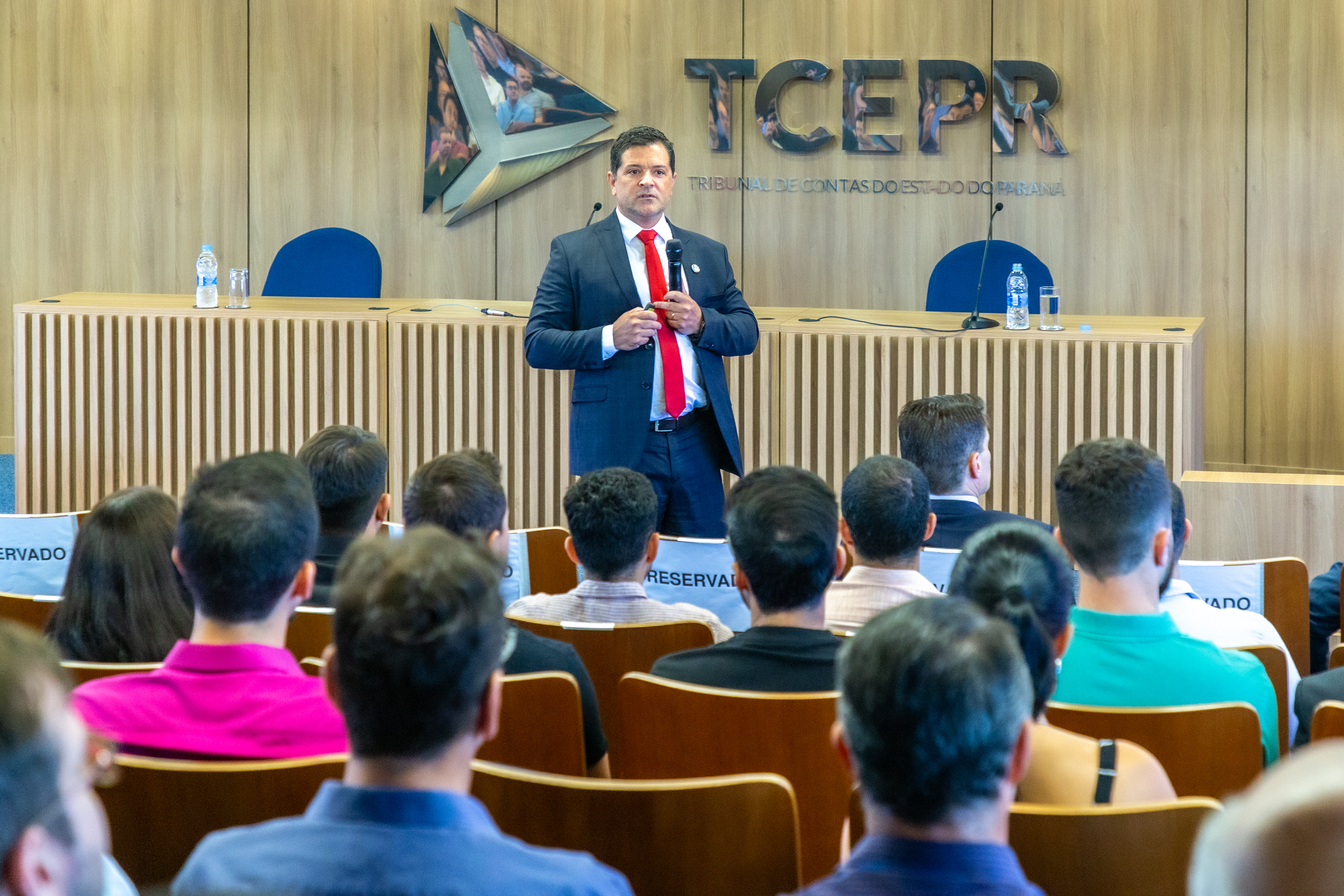 O coordenador-geral de Fiscalização do TCE-PR, Rafael Ayres, em Reunião Técnica promovida no auditório da Casa em 11 de fevereiro