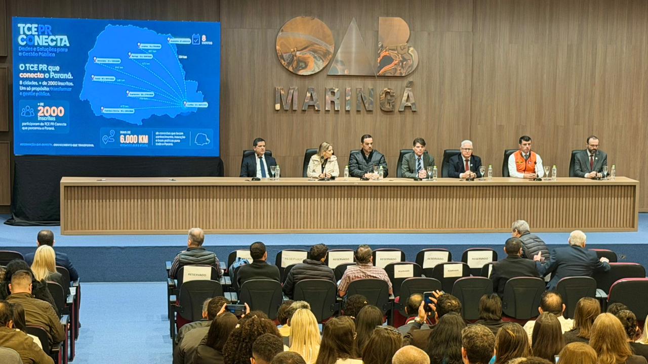 O presidente do Tribunal de Contas, conselheiro Ivens Linhares, fala em evento do TCE-PR Conecta em Maringá