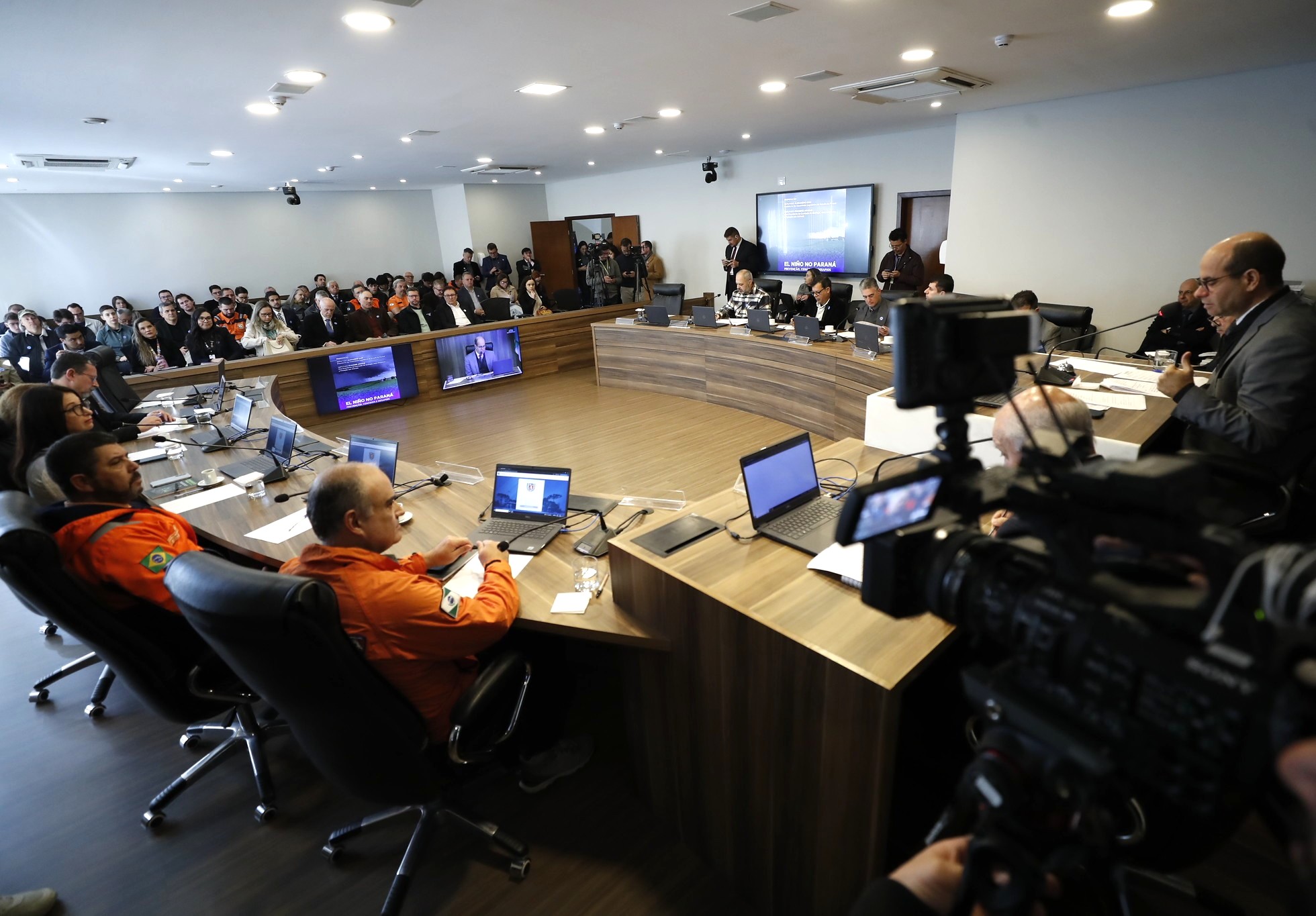 Reunião de trabalho para o enfrentamento ao fenômeno climático "El Niño" no Paraná, realizada na Assembleia Legislativa