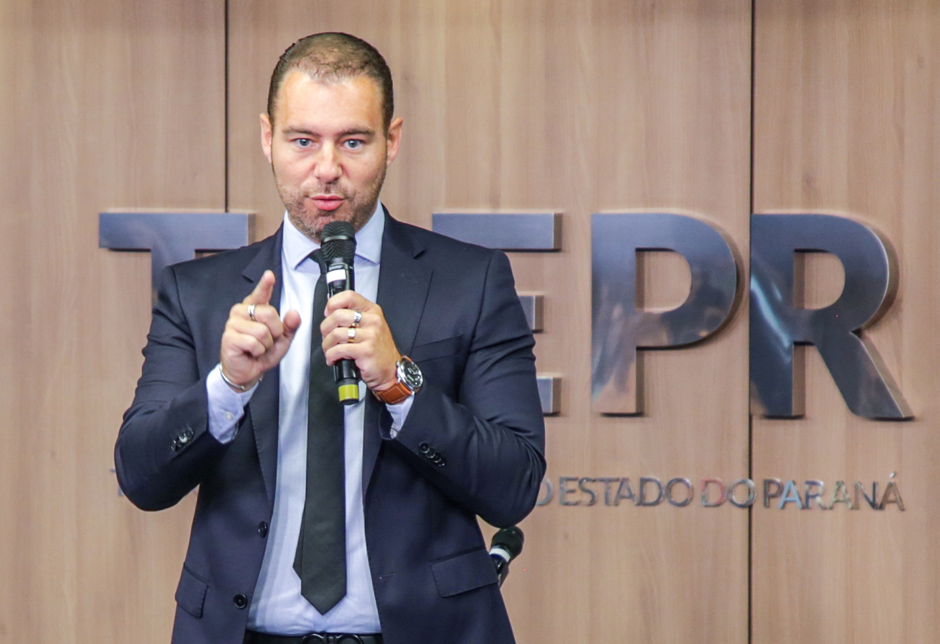 O advogado e consultor Rodrigo Pironti, na apresentação do Sistema de Privacidade e Proteção de Dados do TCE-PR. Foto: Mauro Beghetto Penteado/TCE-PR