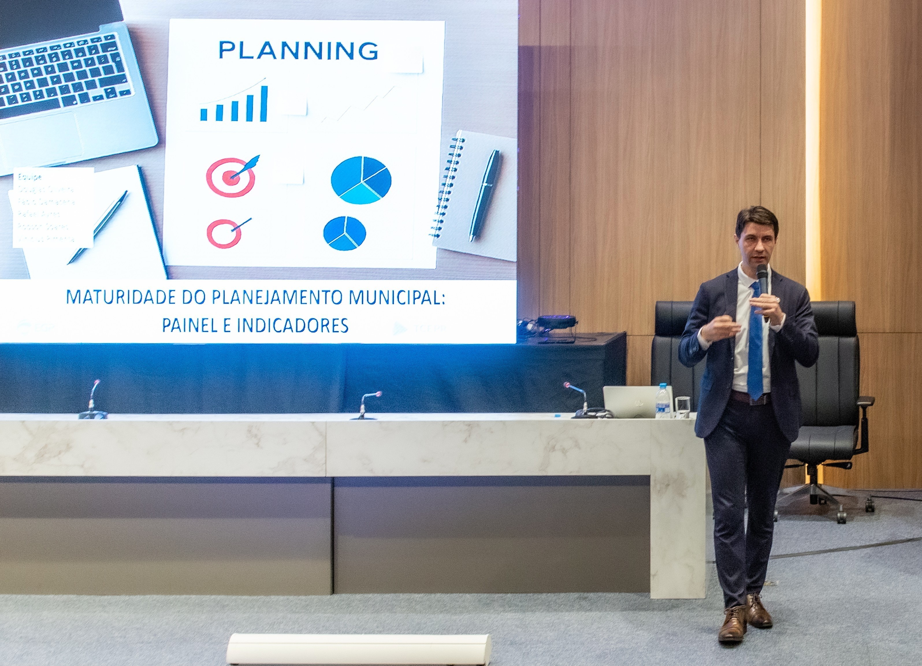 Na edição de Curitiba do TCE-PR Conecta. o servidorRobson Fernandes Soares apresenta o Índice de Maturidade do PPA