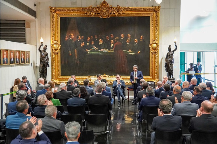 Representantes dos Tribunais de Contas reunidos com o presidente do Senado Federal, Davi Alcolumbre, em Brasília
