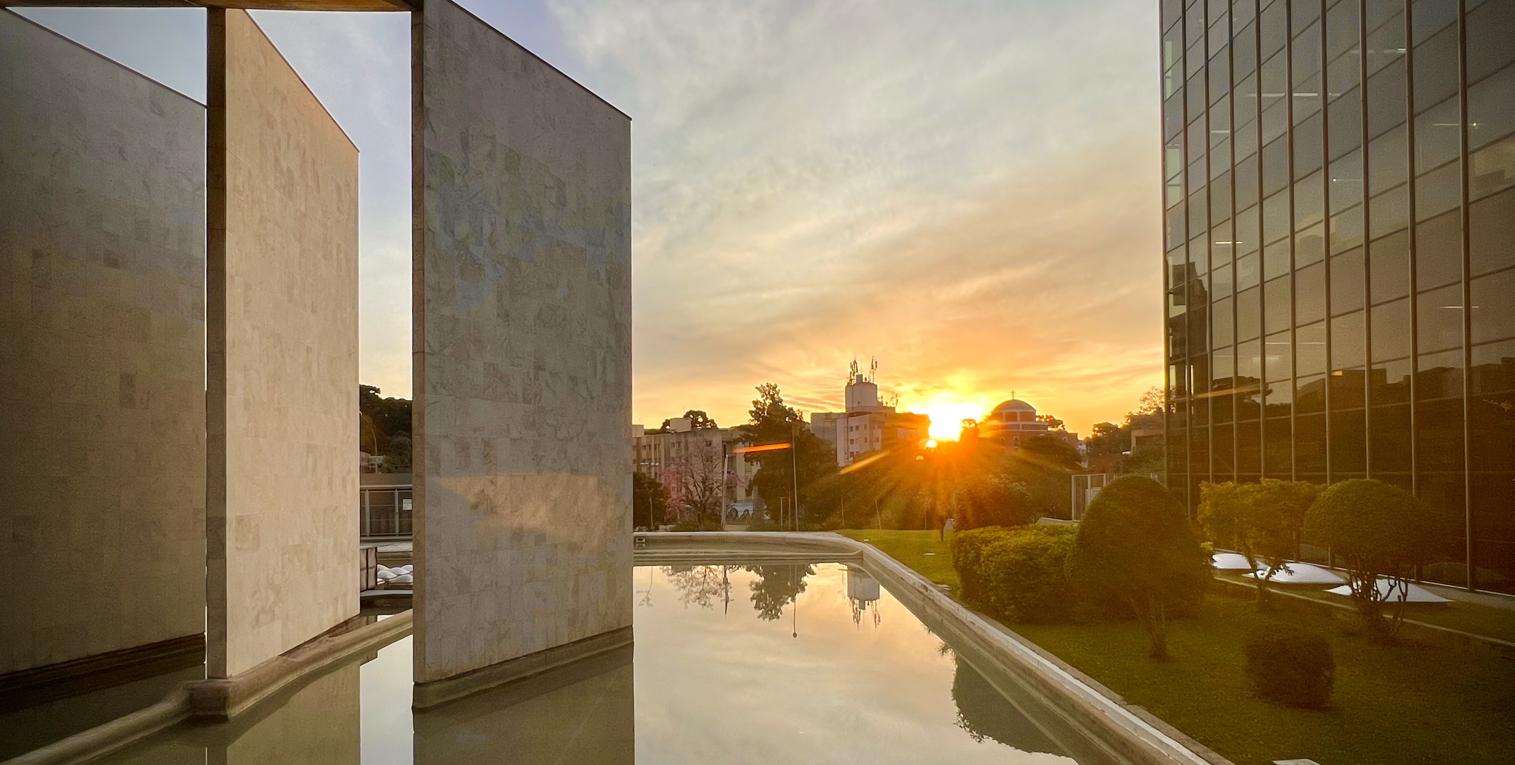 Fachada do Edifício-Sede do Tribunal de Contas do Estado do Paraná (TCE-PR)