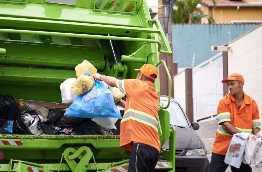 A coleta e destinação correta do lixo urbano é uma das atribuições das prefeituras