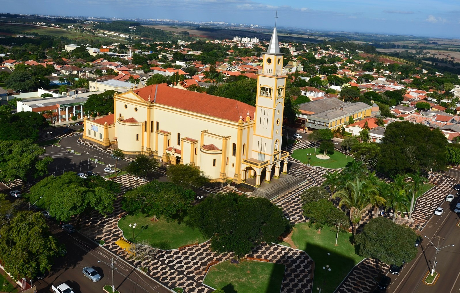 Vista da sede urbana de Rolândia, município da Região Norte do Paraná