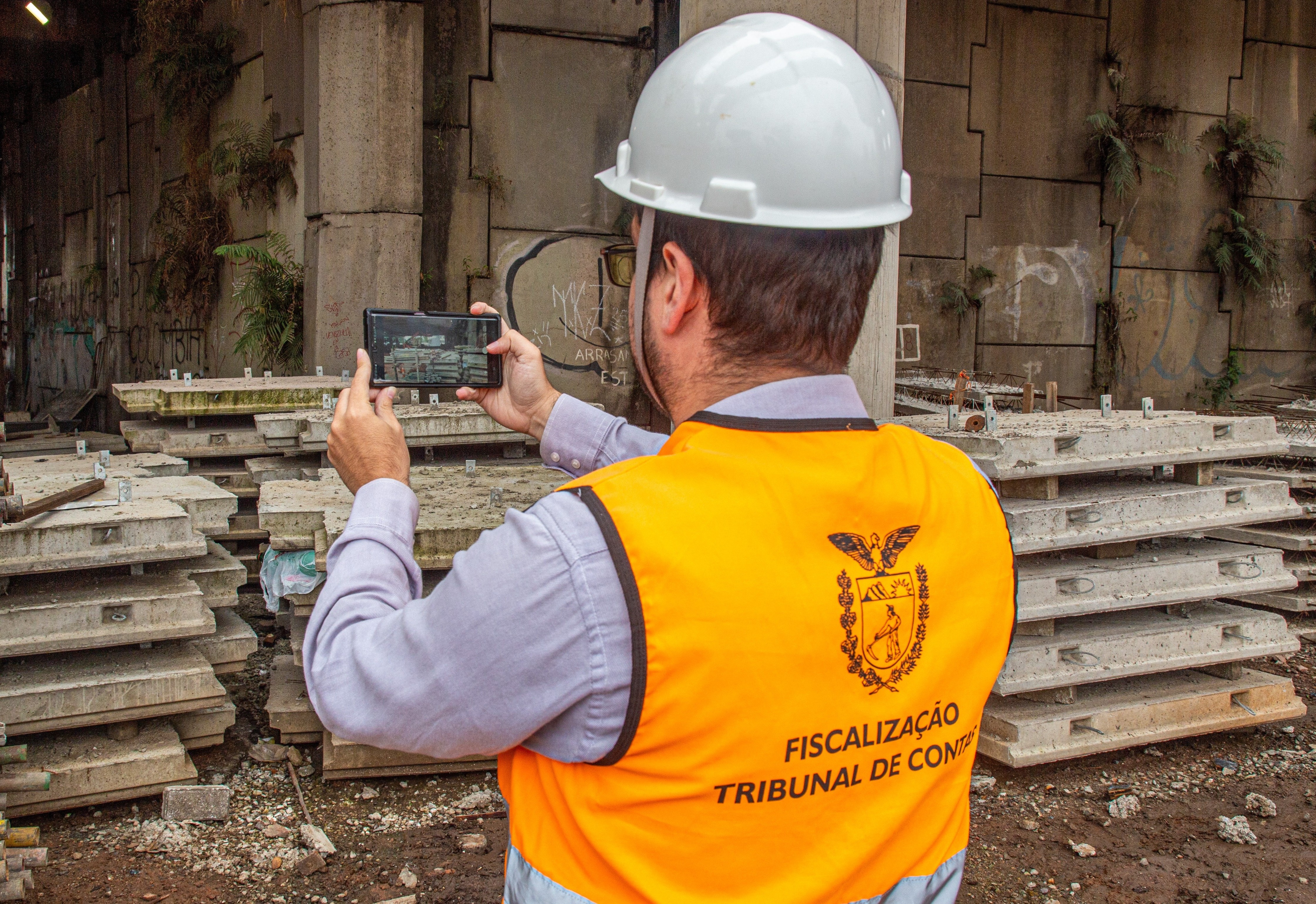 Auditor de controle externo do TCE-PR fiscaliza execução de obra pública no Paraná