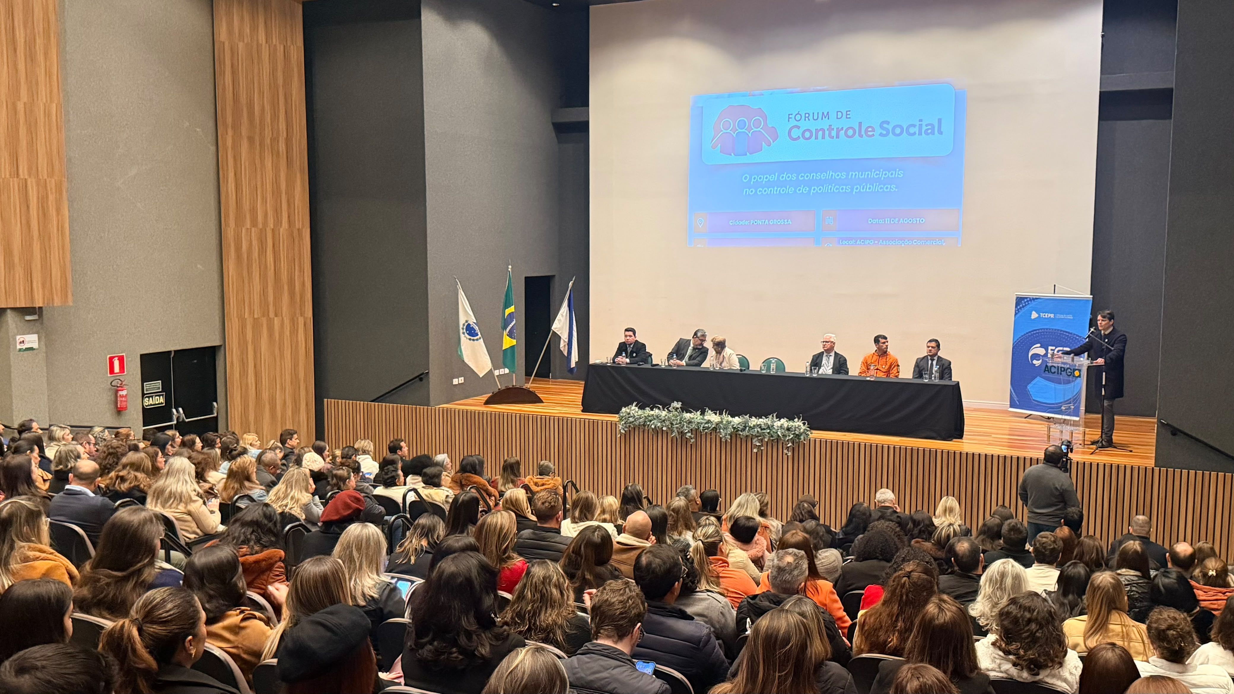 O presidente do TCE-PR, conselheiro Ivens Linhares, discursa na abertura do Fórum de Controle Social em Ponta Grossa