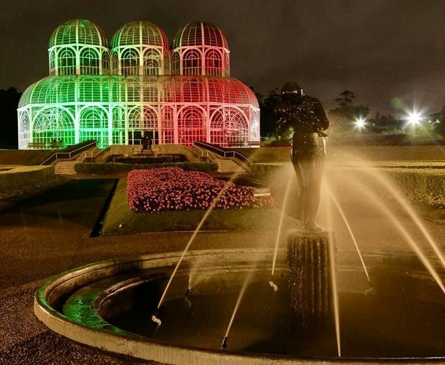Iluminação do Jardim Botânico, um dos principais pontos turísticos de Curitiba. Foto: Luiz Costa/Prefeitura de Curitiba - Divulgação