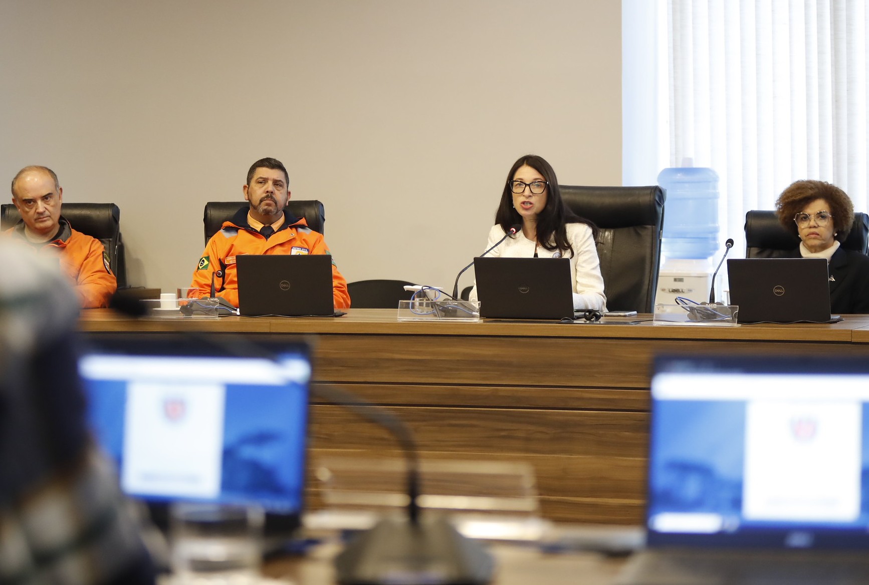 Alcione Savariani Bertol (ao centro) na reunião de trabalho para o enfrentamento ao fenômeno
