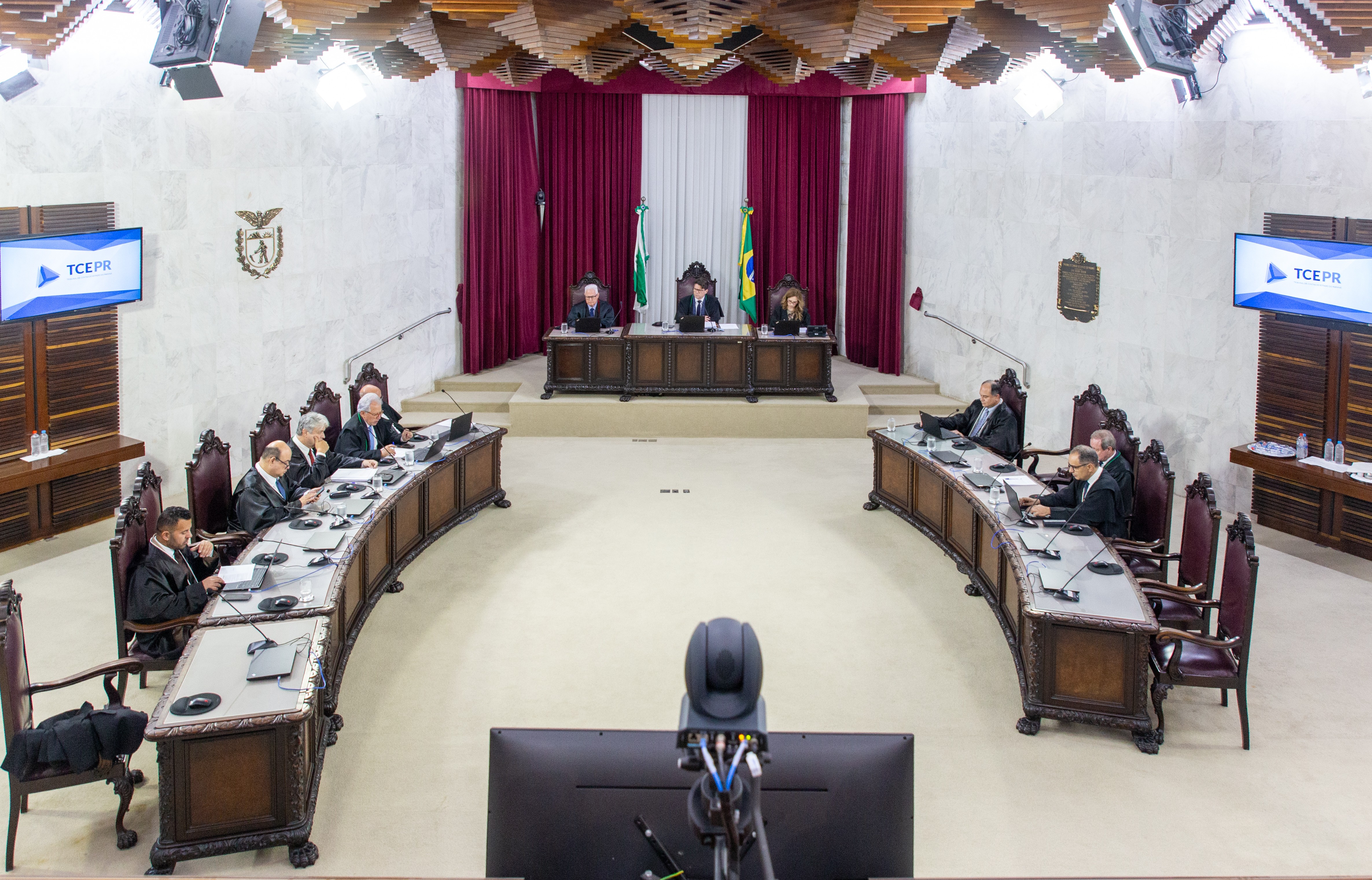 Sessão presencial do Pleno do Tribunal de Contas do Estado do Paraná (TCE-PR),  realizada às quartas-feiras, a partir das 14h